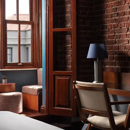 Decamondo Galata, A Tribute Portfolio 4*