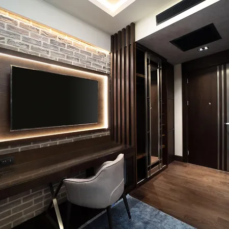 Decamondo Galata, A Tribute Portfolio