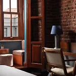 Decamondo Galata, A Tribute Portfolio 4*