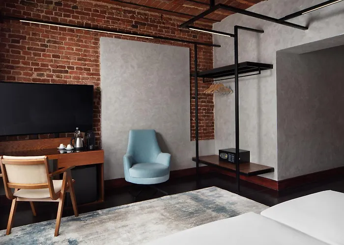 Decamondo Galata, A Tribute Portfolio