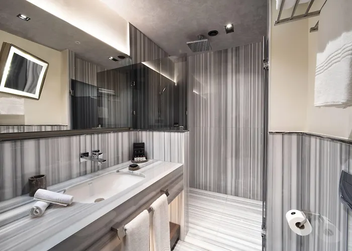 Decamondo Galata, A Tribute Portfolio 4*