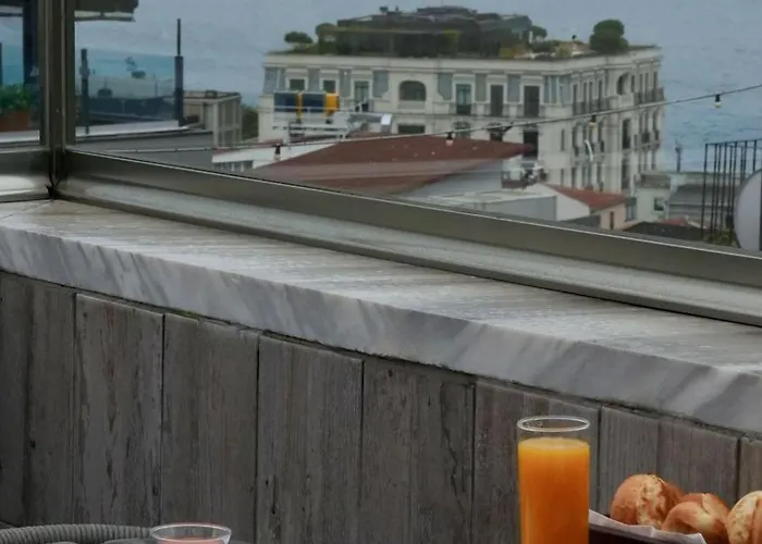 Decamondo Galata, A Tribute Portfolio Istanbulská provincie